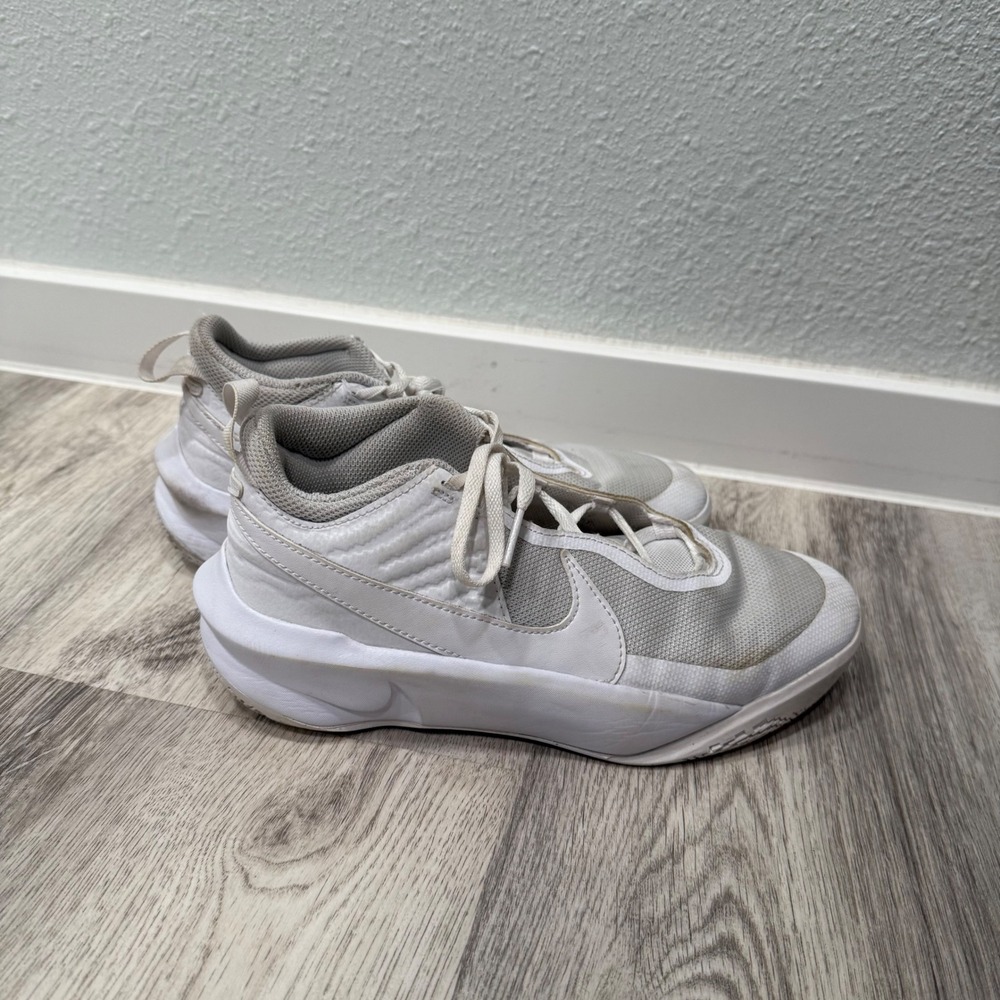 Nike Kids' Shoes Team‎ Hustle D White Sneakers Athletic Training Youth Size 5.5Y